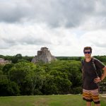 Der Jung vor der Ruine Uxmal