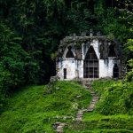 Verwunschenes Gebäude, auch die Mayas haben anscheinend schon Mensch-ärger-dich-nicht gespielt..