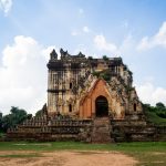 Zerfallenes Gebäude bei Mandalay