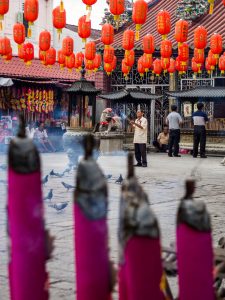 Beten im Kuan Yin Temple