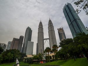 Sicht auf die Petronas Towers aus dem Park