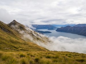 Die Wolke kriecht den Berg hoch