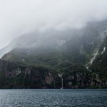 Wasserfall im Fjord