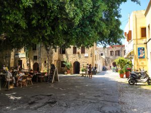 Ein Platz in Rhodos Stadt